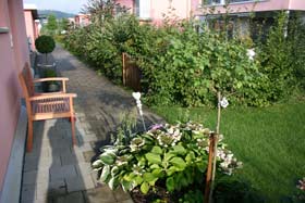 Hauseingang im Frühsommer